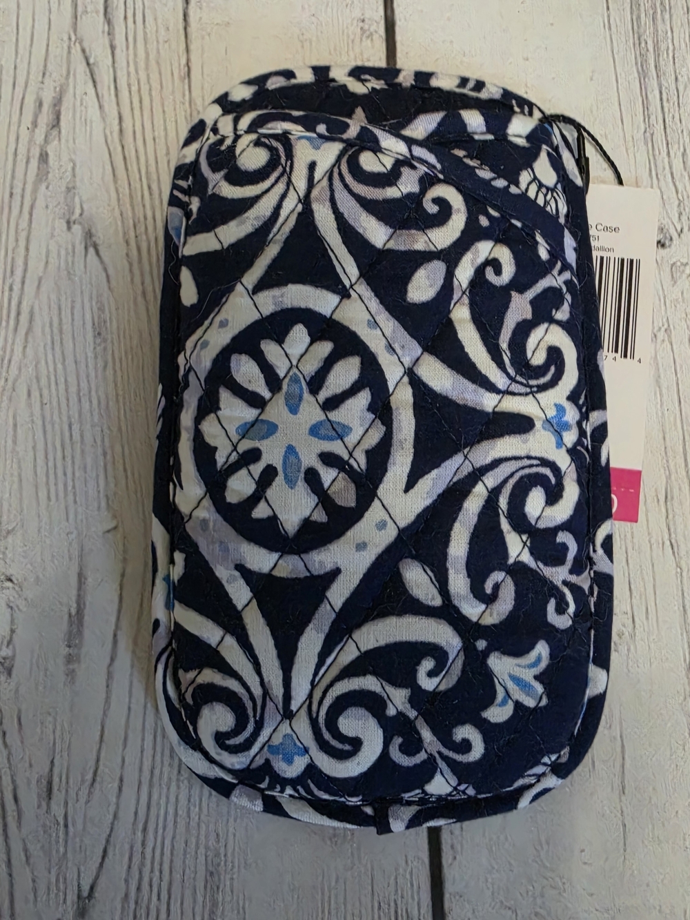 NWT Vera Bradley Double Eye Case Quilted Navy and White Medallion Patterned